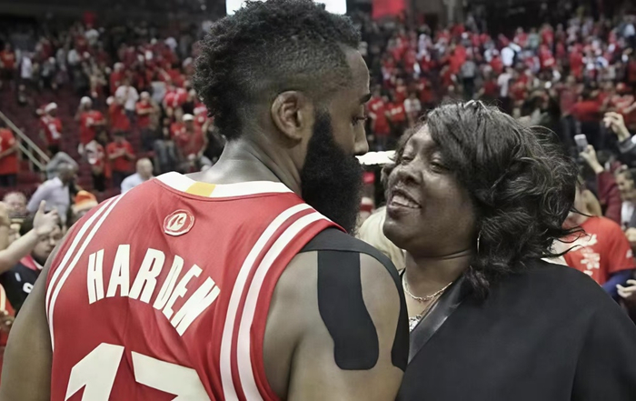 哈登拖欠餐厅租金遭起诉 母亲病情成庭审延期关