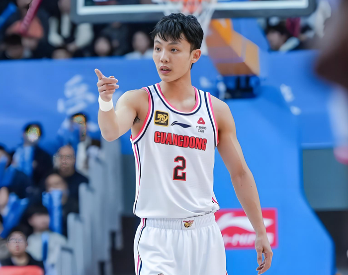 广东男篮惨败山东 杜锋战术决策遭质疑