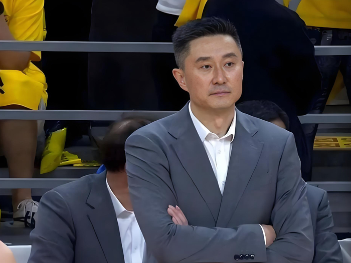 广东男篮惨败山东 杜锋战术决策遭质疑