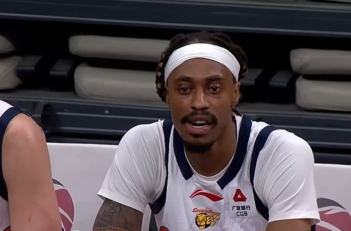 广东男篮惨败山东 杜锋战术决策遭质疑