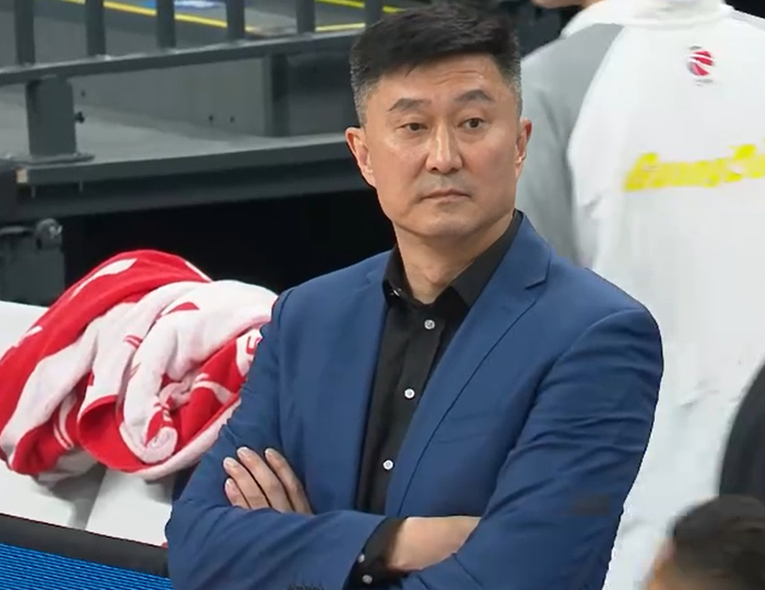 广东男篮惨败山东 杜锋战术决策遭质疑