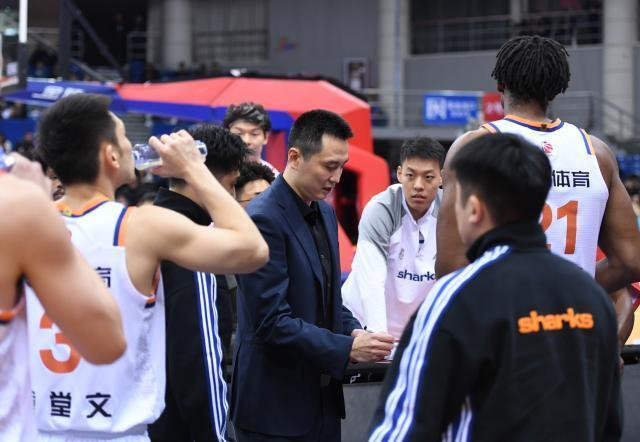 贺希宁11年逆袭成CBA MVP 深圳队战绩飙升